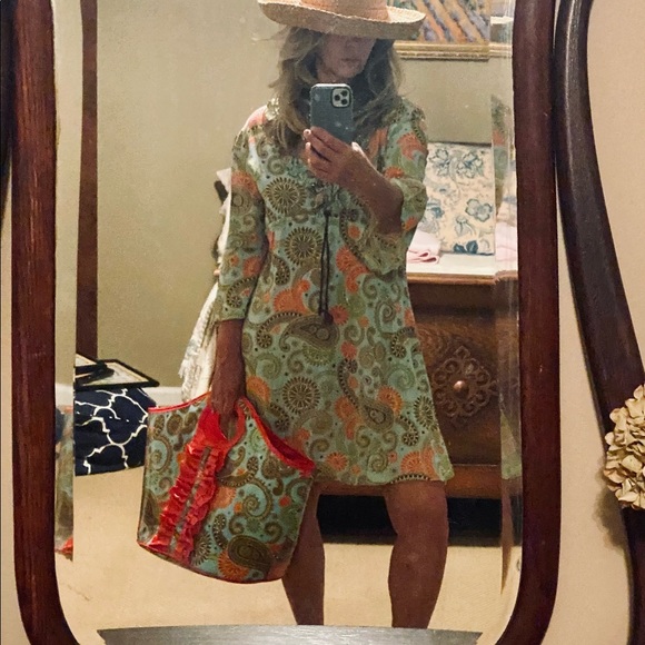 Matching beach cover up and bag - Picture 7 of 9